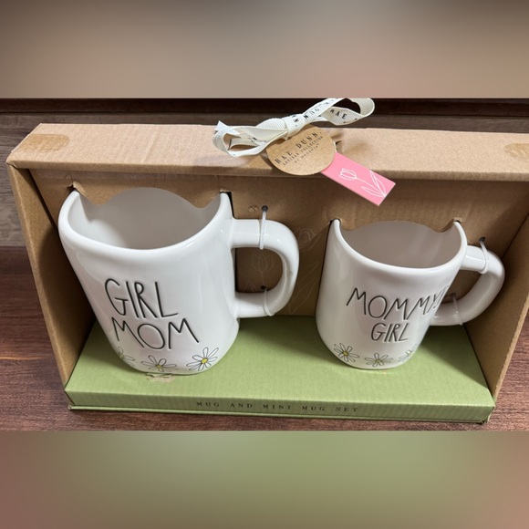 Rae Dunn - Girl Mom 19.50oz - Mommy’s Girl 12oz - Mug Set - NEW - Picture 4 of 6